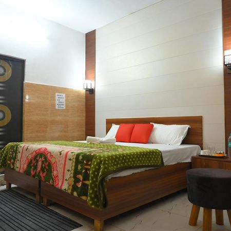 Hotel Starlight 密拉特 外观 照片